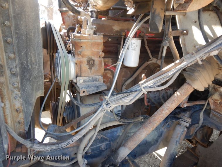 image for item EY9187 1980 International F2275  grain truck