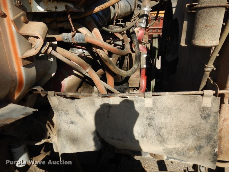 image for item EY9187 1980 International F2275  grain truck