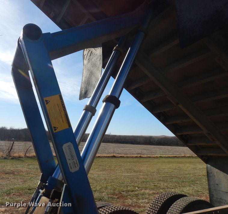 image for item EY9187 1980 International F2275  grain truck