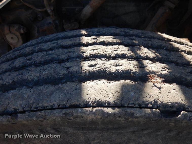 image for item EY9187 1980 International F2275  grain truck