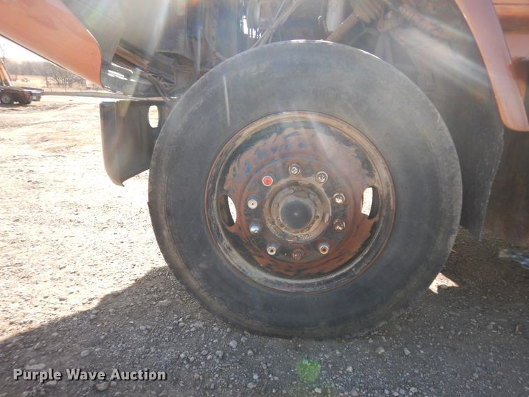 image for item EY9187 1980 International F2275  grain truck