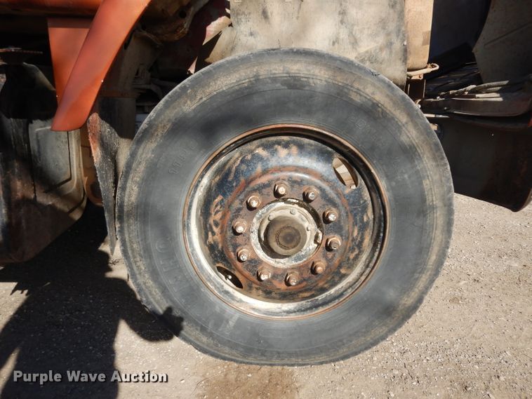 image for item EY9187 1980 International F2275  grain truck