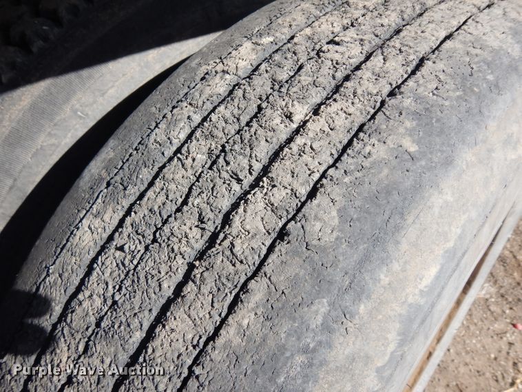 image for item EY9187 1980 International F2275  grain truck