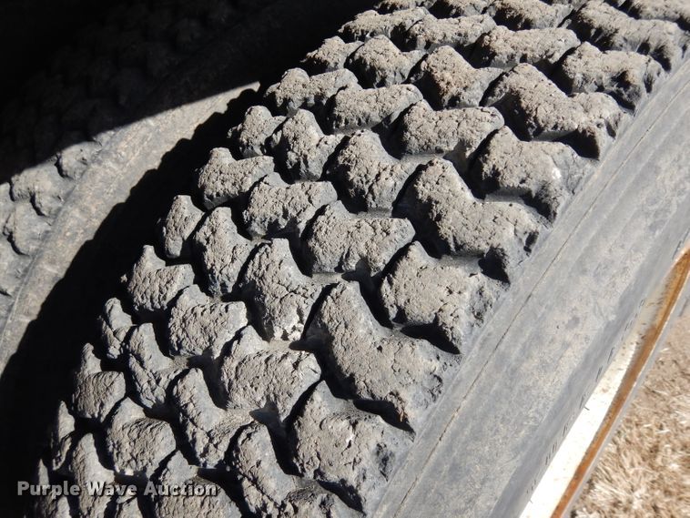 image for item EY9187 1980 International F2275  grain truck