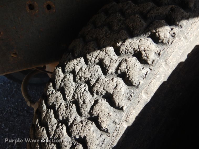 image for item EY9187 1980 International F2275  grain truck