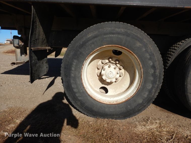 image for item EY9187 1980 International F2275  grain truck