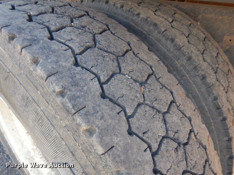 image for item EY9187 1980 International F2275  grain truck