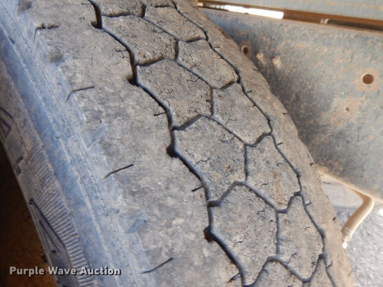 image for item EY9187 1980 International F2275  grain truck