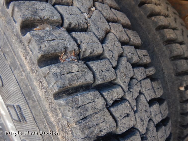 image for item EY9187 1980 International F2275  grain truck