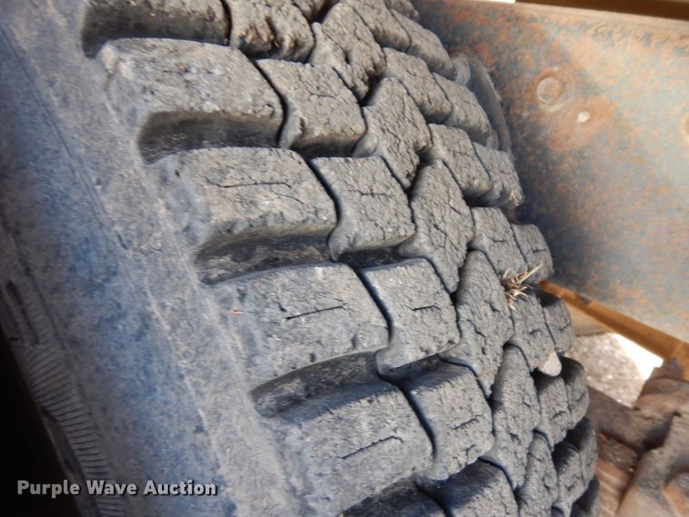 image for item EY9187 1980 International F2275  grain truck