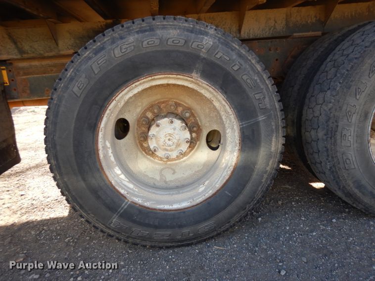 image for item EY9187 1980 International F2275  grain truck