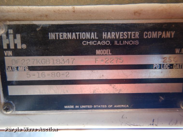 image for item EY9187 1980 International F2275  grain truck