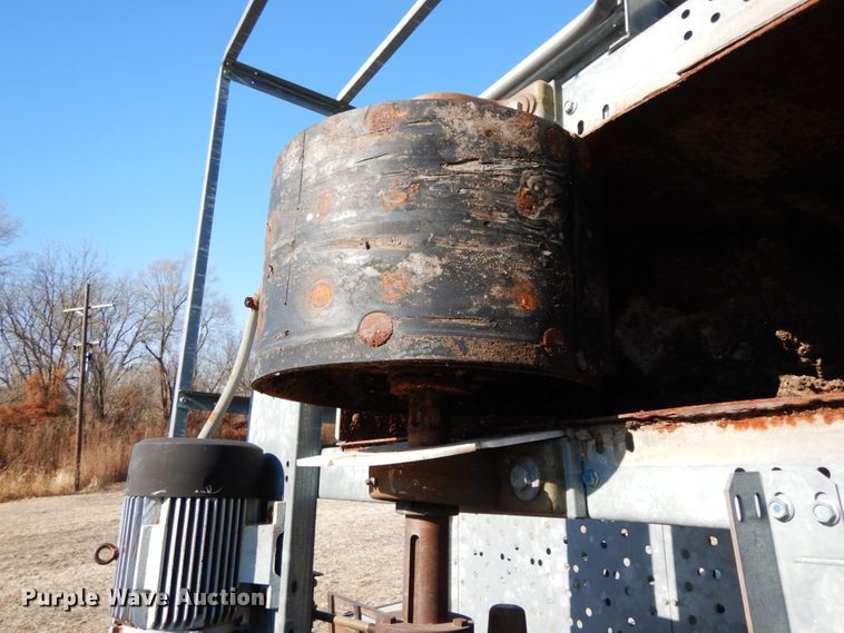 image for item FG9706 Lambton grain leg