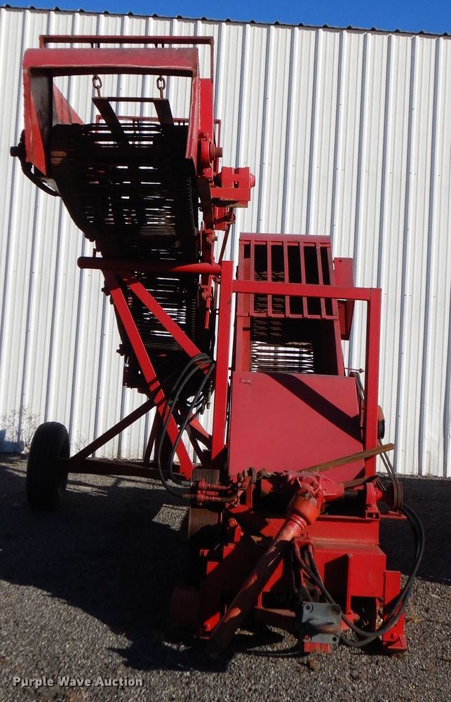 image for item FW9981 Bermuda sprig harvester