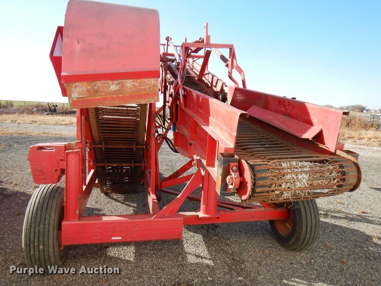 image for item FW9981 Bermuda sprig harvester