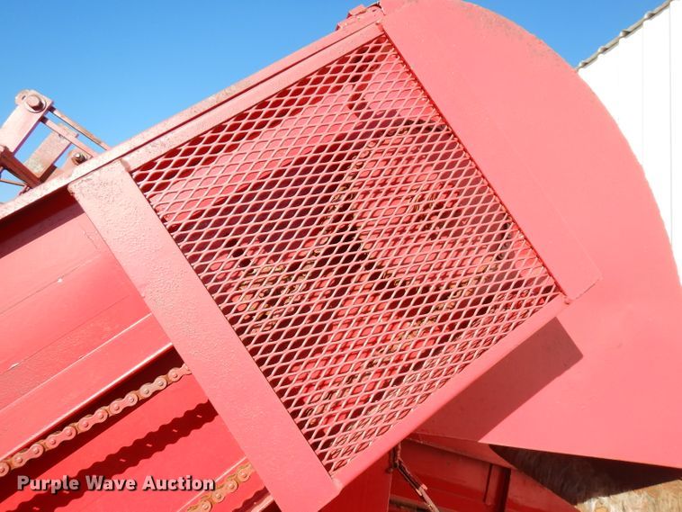 image for item FW9981 Bermuda sprig harvester