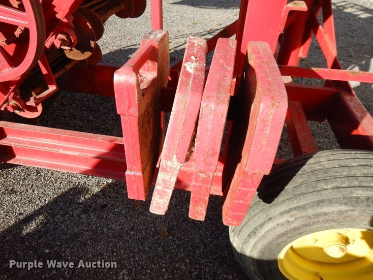 image for item FW9981 Bermuda sprig harvester