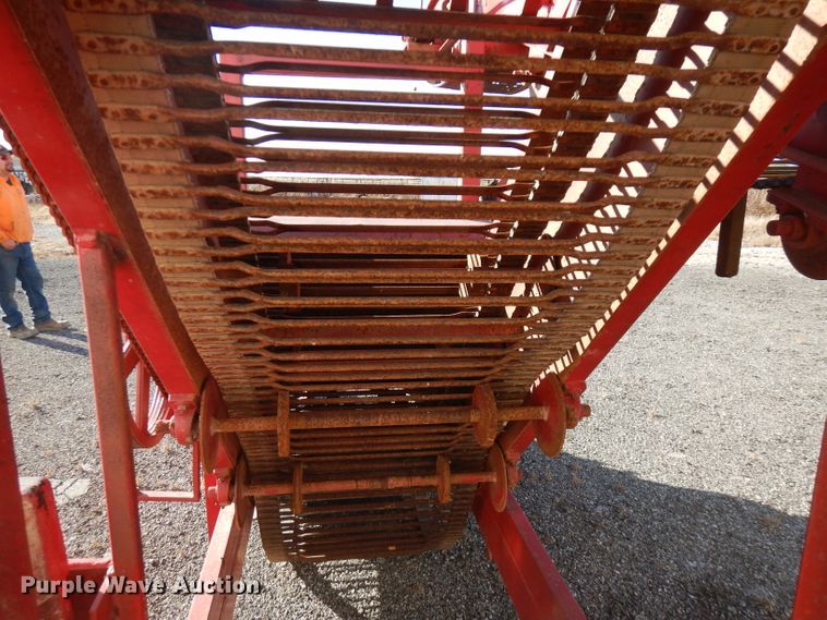 image for item FW9981 Bermuda sprig harvester