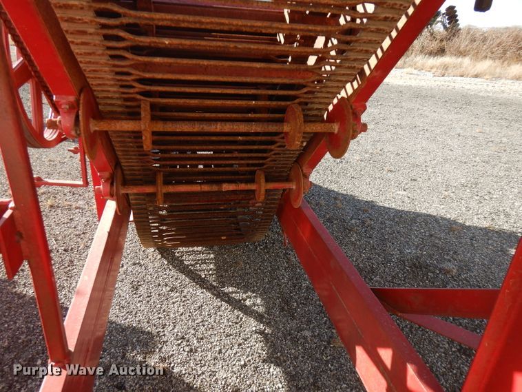 image for item FW9981 Bermuda sprig harvester