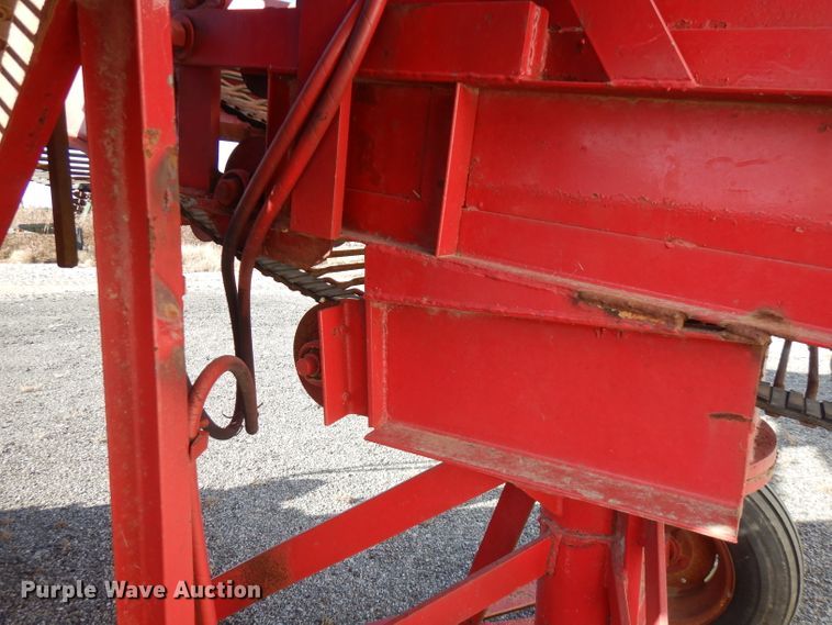 image for item FW9981 Bermuda sprig harvester
