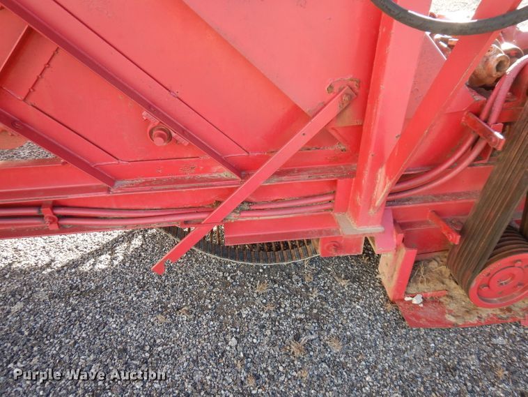 image for item FW9981 Bermuda sprig harvester
