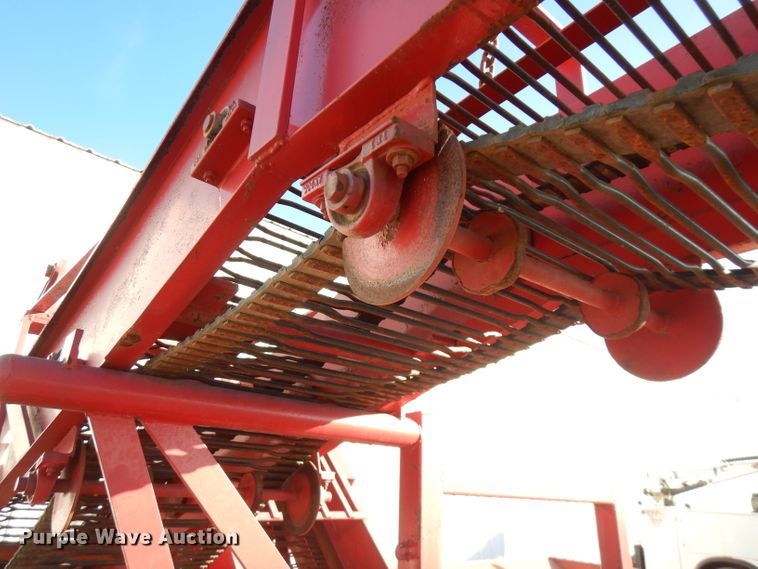 image for item FW9981 Bermuda sprig harvester