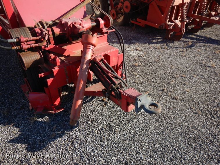 image for item FW9981 Bermuda sprig harvester