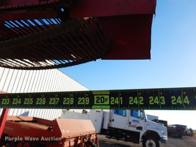 image for item FW9981 Bermuda sprig harvester