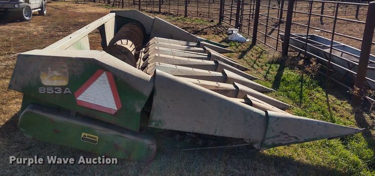 image for item FY9770 John Deere 853A row crop head