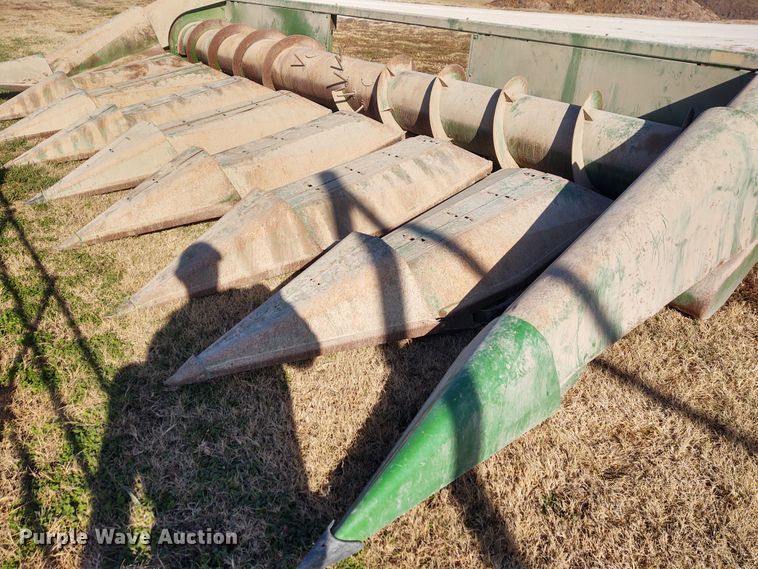 image for item FY9770 John Deere 853A row crop head