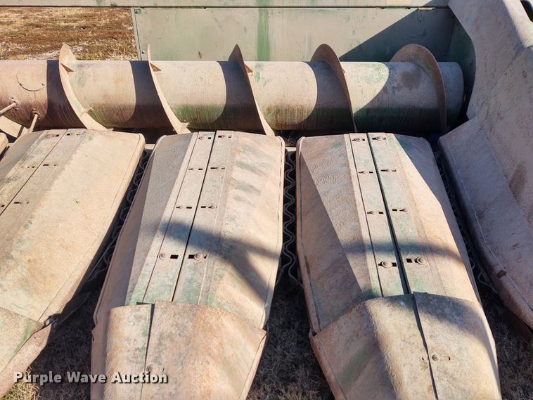 image for item FY9770 John Deere 853A row crop head