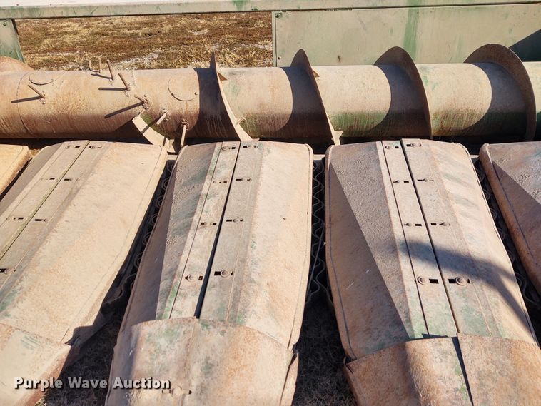 image for item FY9770 John Deere 853A row crop head