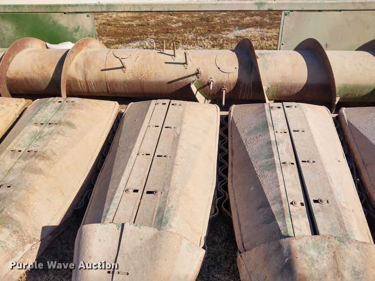 image for item FY9770 John Deere 853A row crop head