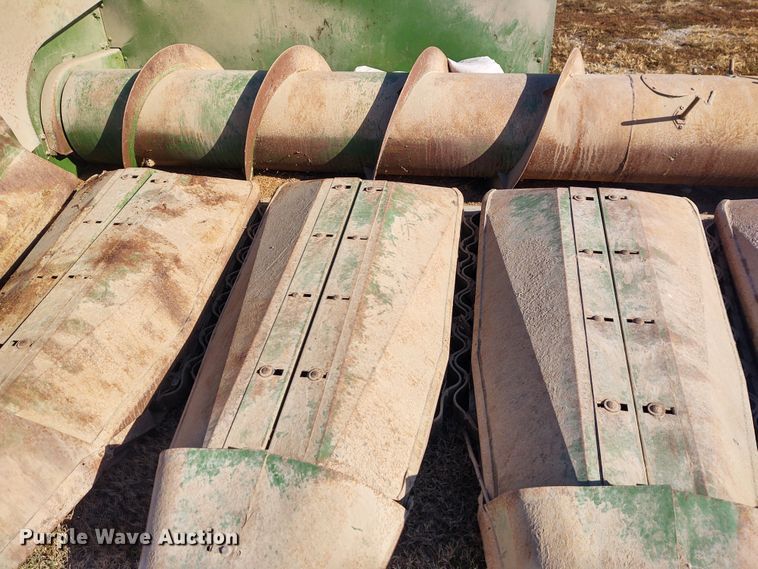 image for item FY9770 John Deere 853A row crop head