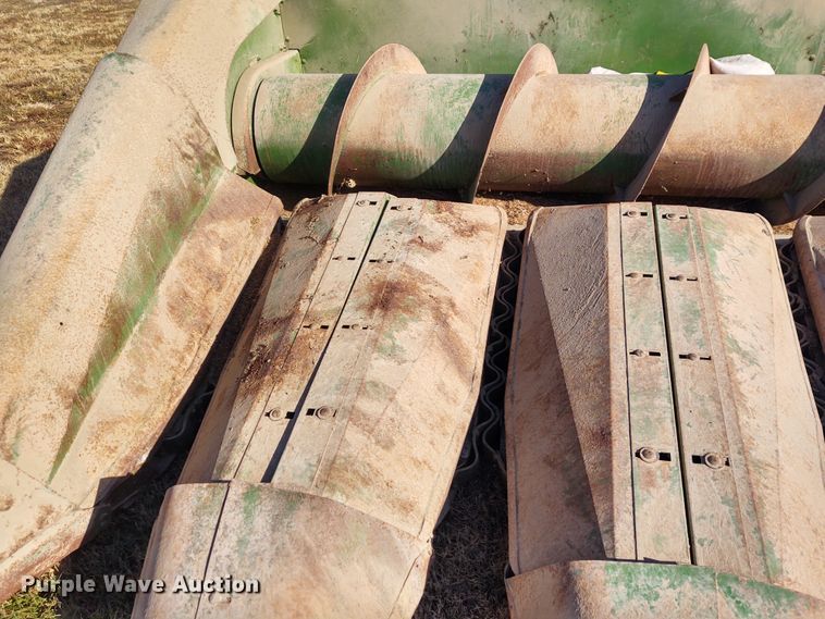 image for item FY9770 John Deere 853A row crop head