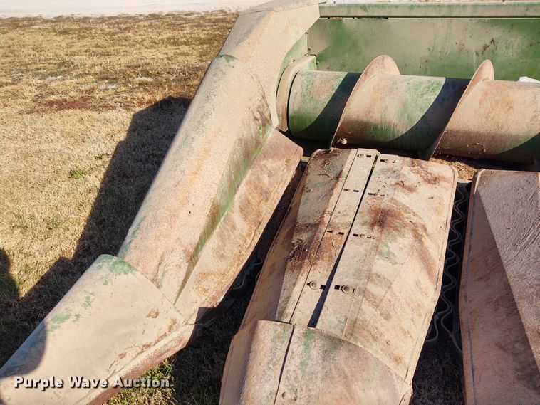 image for item FY9770 John Deere 853A row crop head