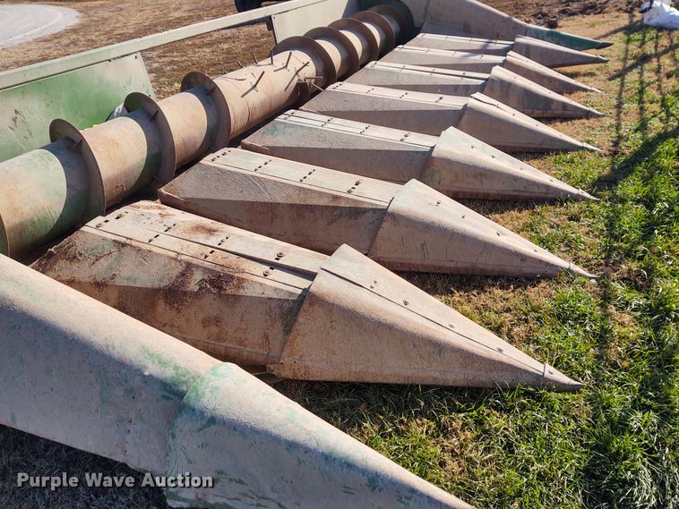 image for item FY9770 John Deere 853A row crop head