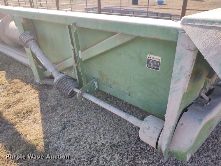 image for item FY9770 John Deere 853A row crop head