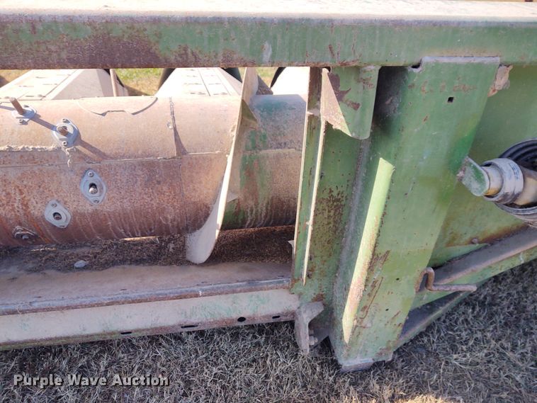 image for item FY9770 John Deere 853A row crop head