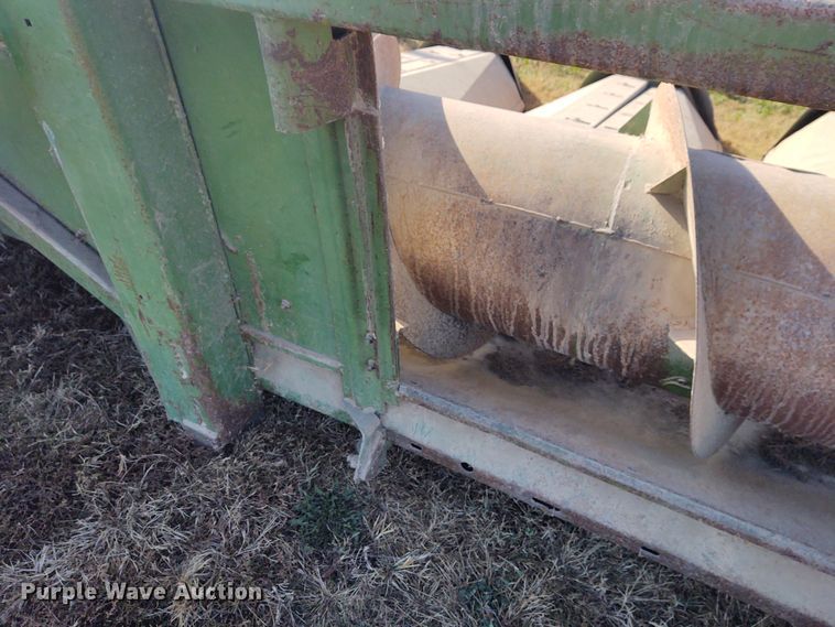 image for item FY9770 John Deere 853A row crop head