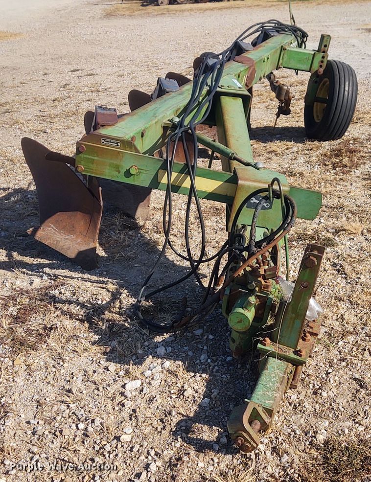 image for item FY9771 John Deere 2600 five bottom plow