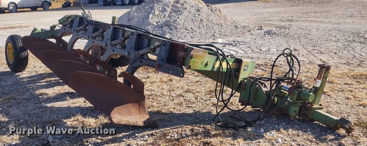image for item FY9771 John Deere 2600 five bottom plow