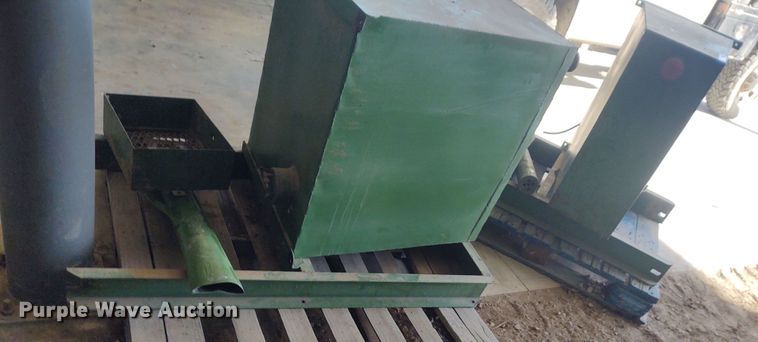 image for item FY9772 John Deere front mounted fuel tanks