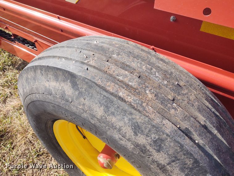 image for item FY9780 New Holland 155 manure spreader