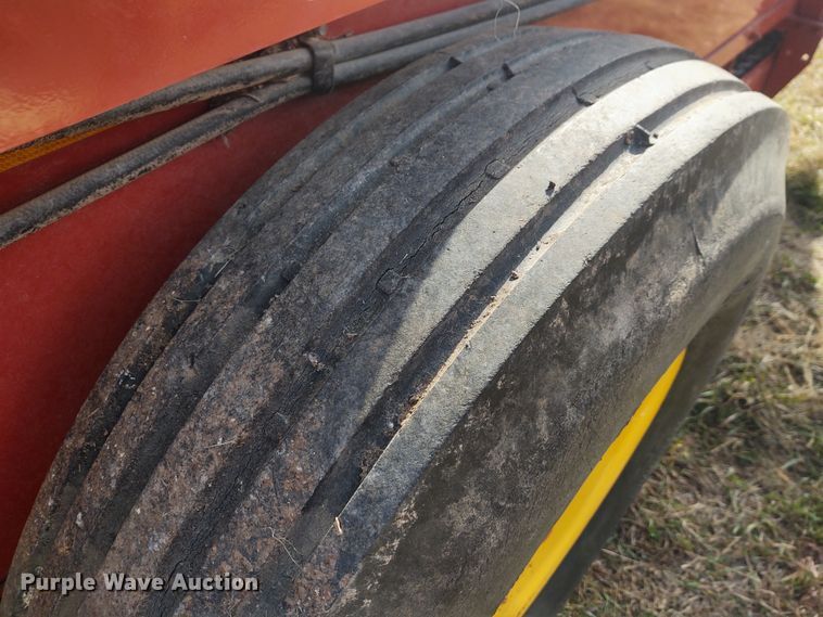 image for item FY9780 New Holland 155 manure spreader