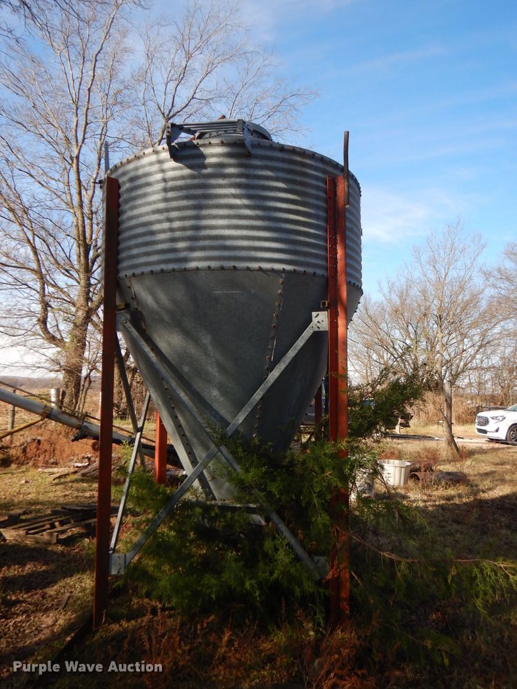 Feed bin in Copan, OK Item GK9468 sold Purple Wave