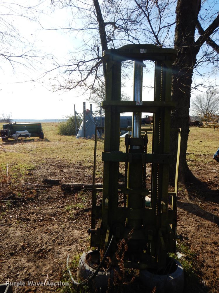 image for item GK9469 Clark forklift attachment