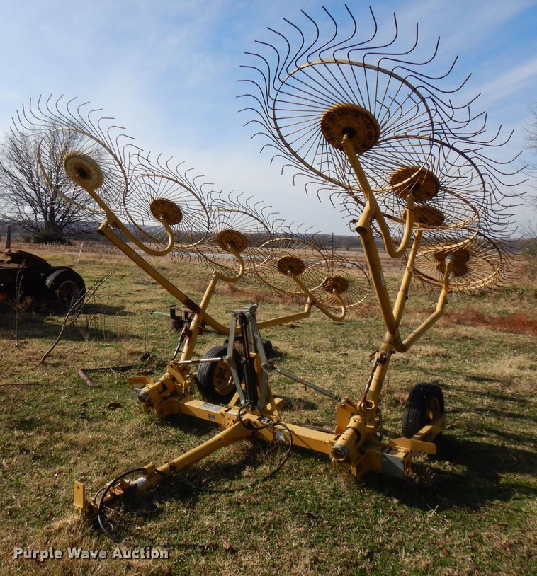 image for item GK9473 Vermeer WR22 hay rake