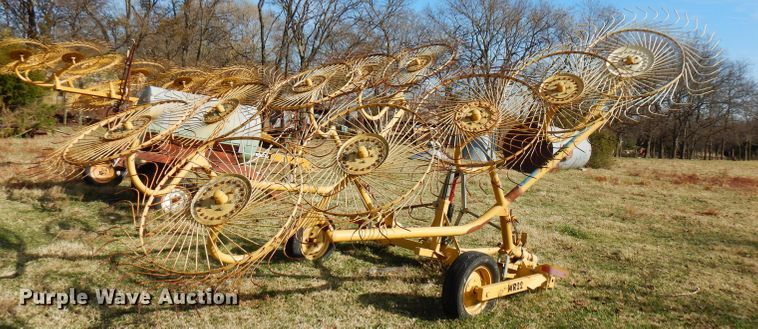 image for item GK9473 Vermeer WR22 hay rake