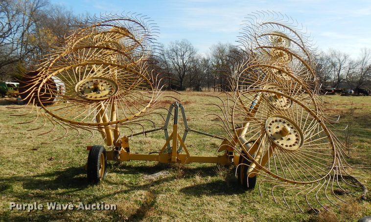 image for item GK9473 Vermeer WR22 hay rake